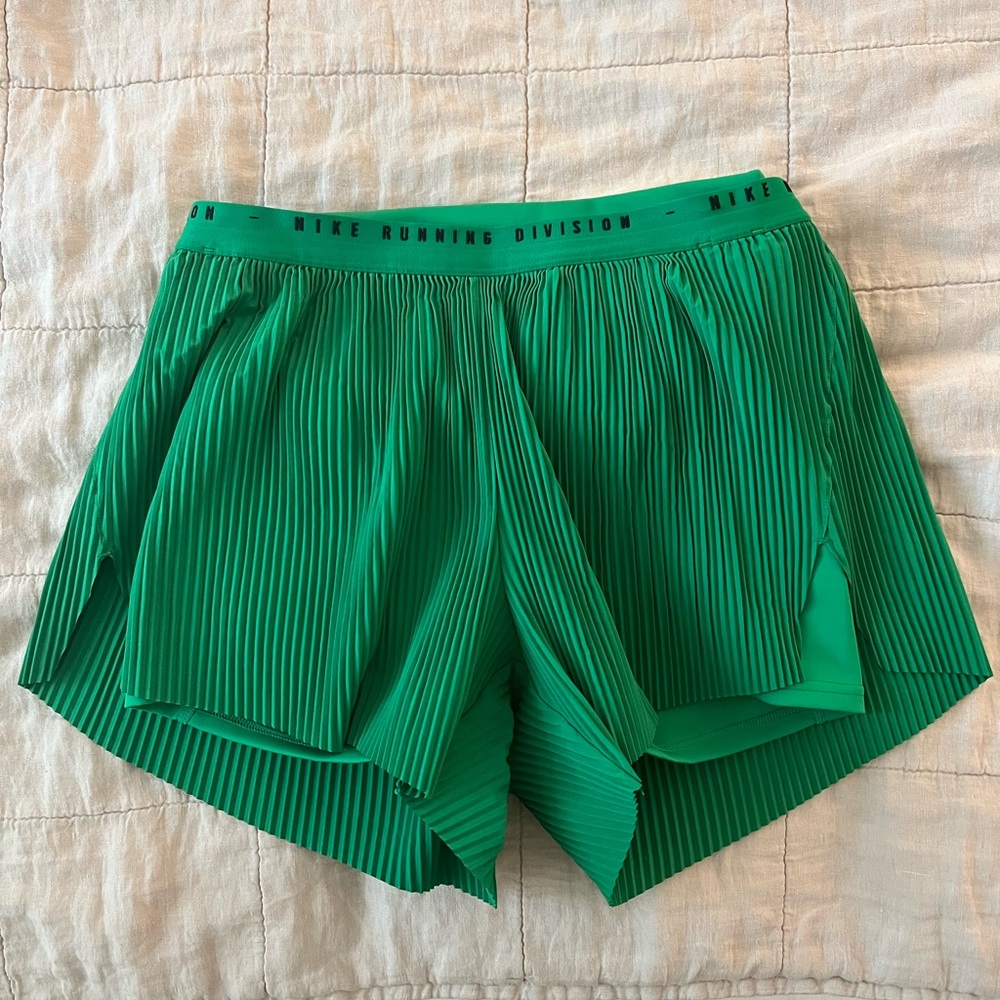 BRAND NEW Nike skirt/shorts duo 💚💚💚